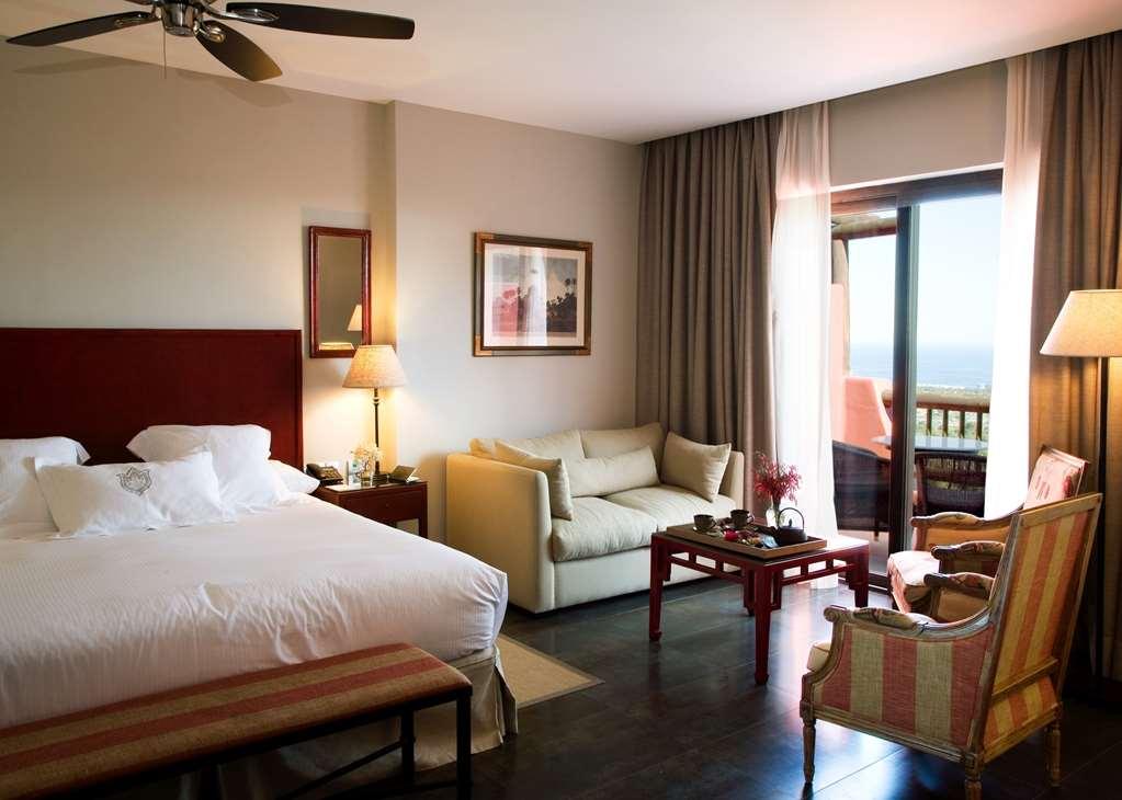Asia Gardens Hotel & Thai Spa, A Royal Hideaway Hotel Finestrat Δωμάτιο φωτογραφία A room at the Hotel