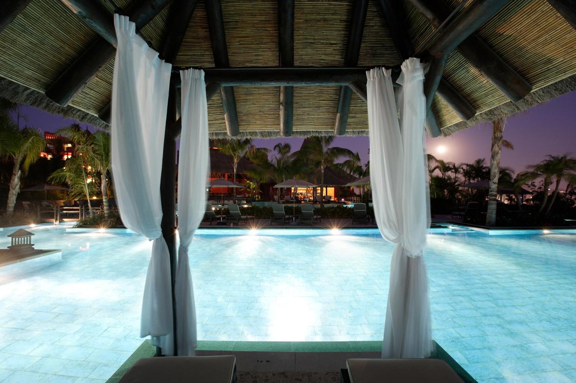 Asia Gardens Hotel & Thai Spa, A Royal Hideaway Hotel Finestrat Ανέσεις φωτογραφία The pool at the Hard Rock Hotel