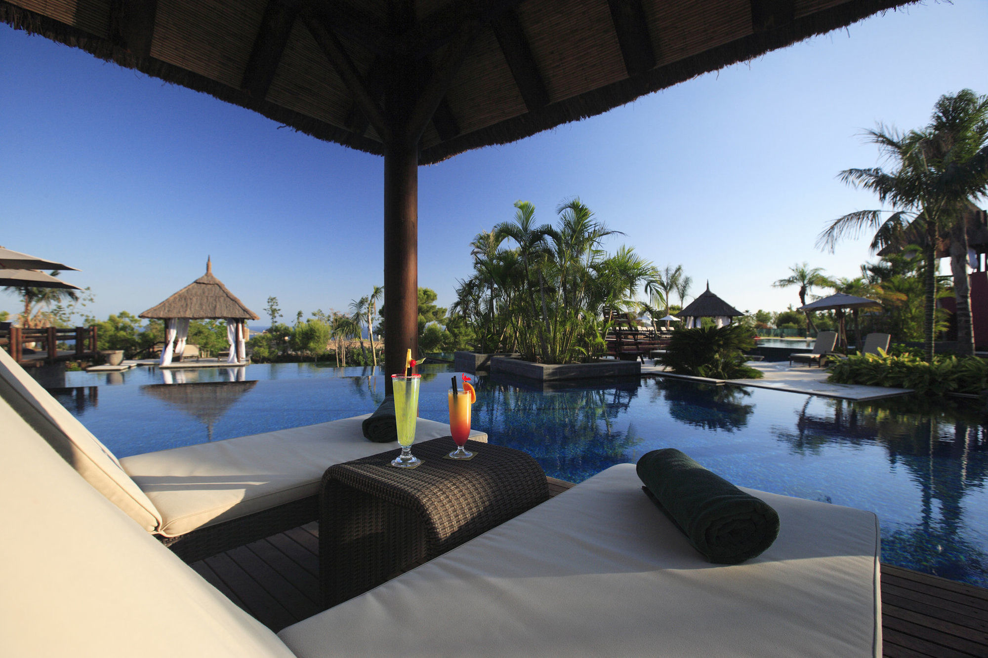 Asia Gardens Hotel & Thai Spa, A Royal Hideaway Hotel Finestrat Ανέσεις φωτογραφία The pool at the resort